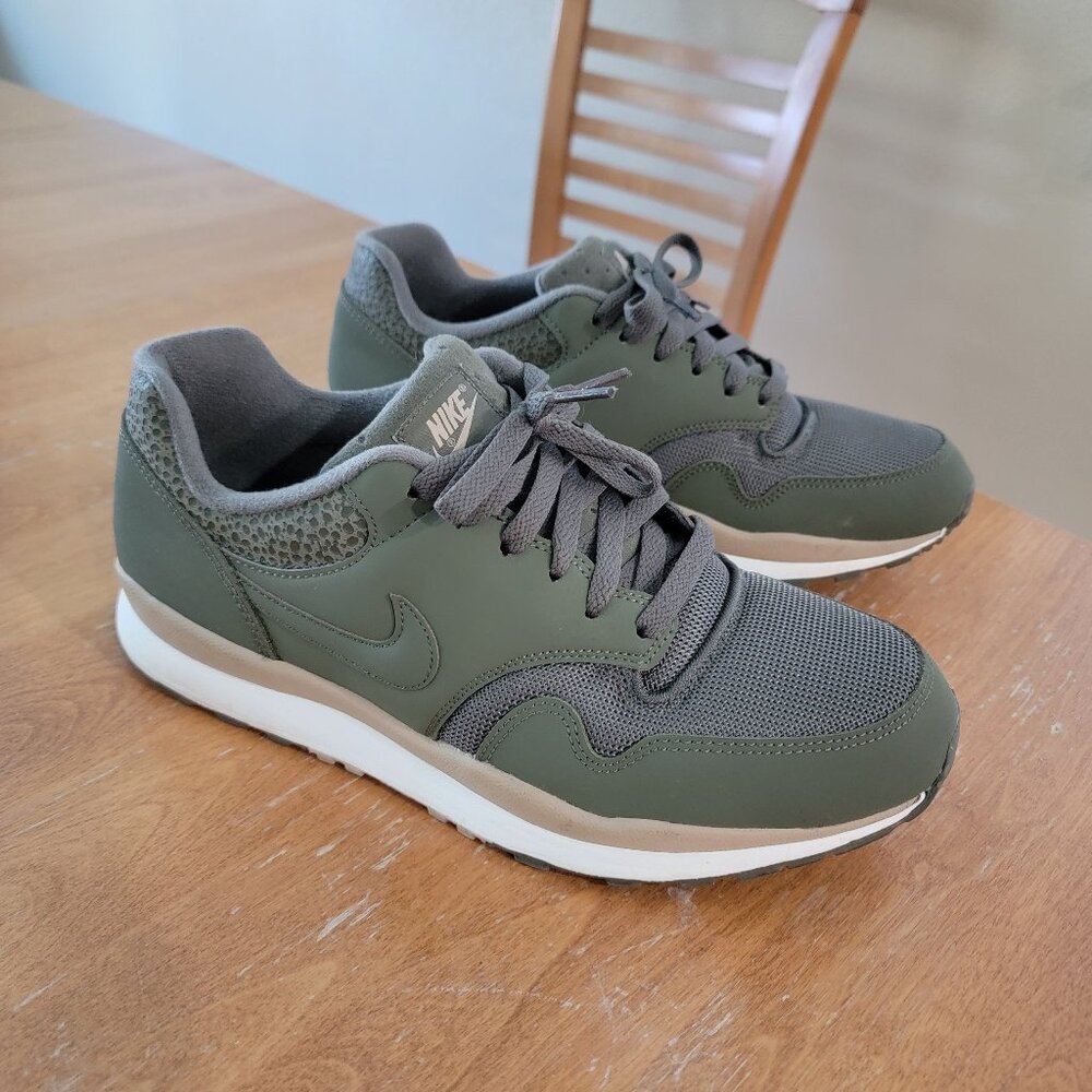 NIKE Air Safara LE 'Medium Olive'